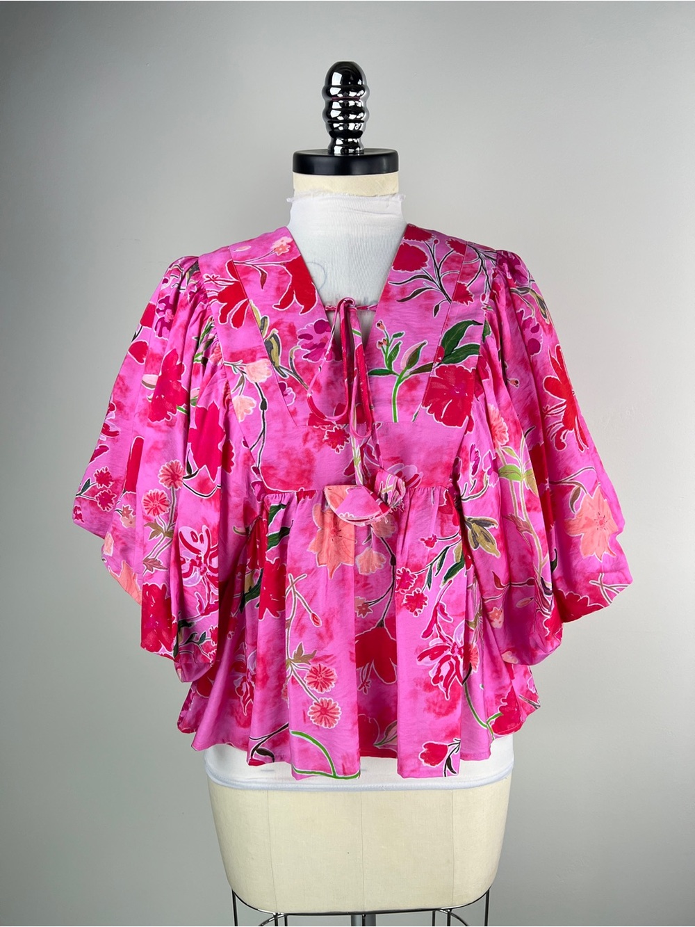💚 3762. Vibrant Pink Floral Tie-Front Blouse